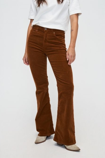 Image of Kuyichi dames vegan Jeans Flare Lisette Corduroy Goudbruin