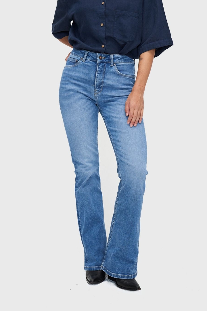 Kuyichi Damen vegan Jeans Flare Lisette Timed Out Blau