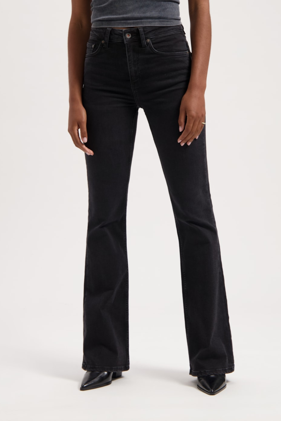 Kuyichi Damen vegan Jeans Flared Lisette Schwarz