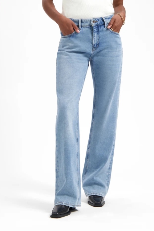 Kuyichi Damen vegan Jeans Locker Lena Getragen Blau