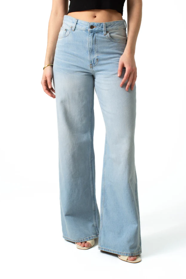 Kuyichi Damen vegan Jeans Harper Locker Schlaghose Hellblau