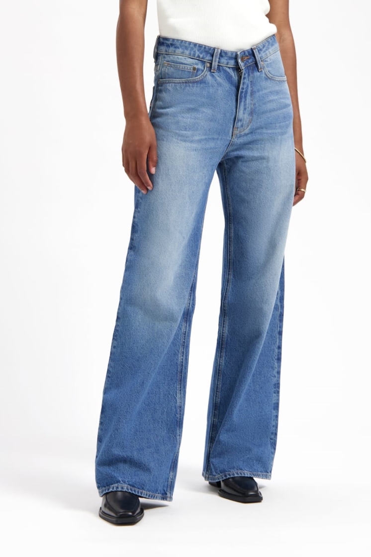 Kuyichi Damen vegan Jeans Lose Schlaghose Harper Rosebowl Blau
