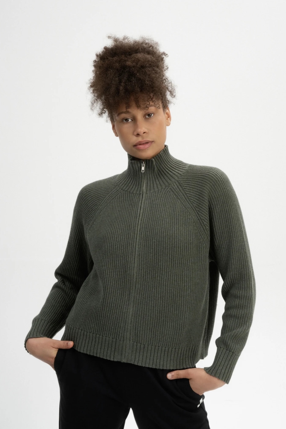 Image of MELA dames vegan Gebreid Vest Rib Kamuka Groen MÃªlee