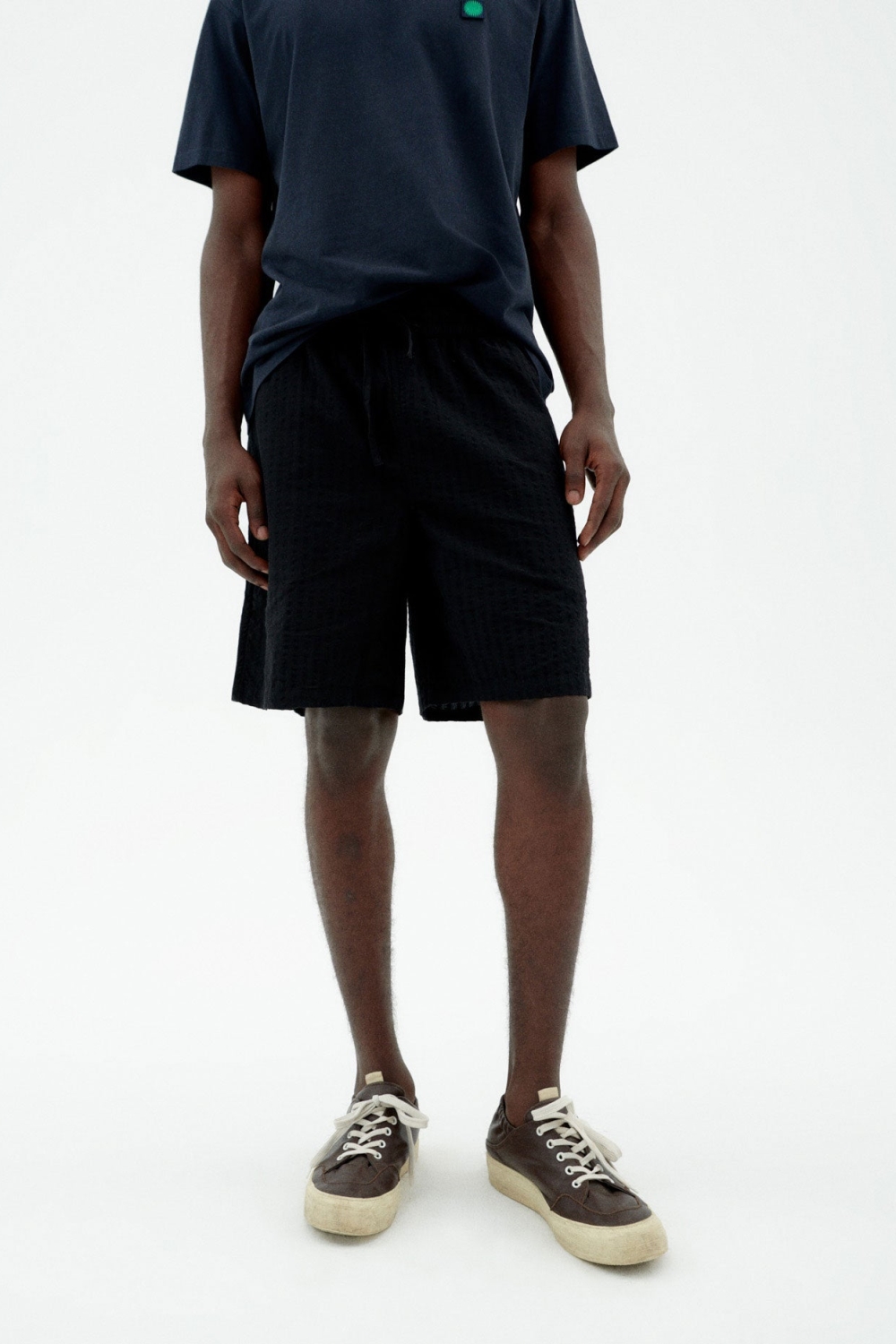 Thinking mu Herren vegan Shorts Seersucker Bermuda Henry Schwarz