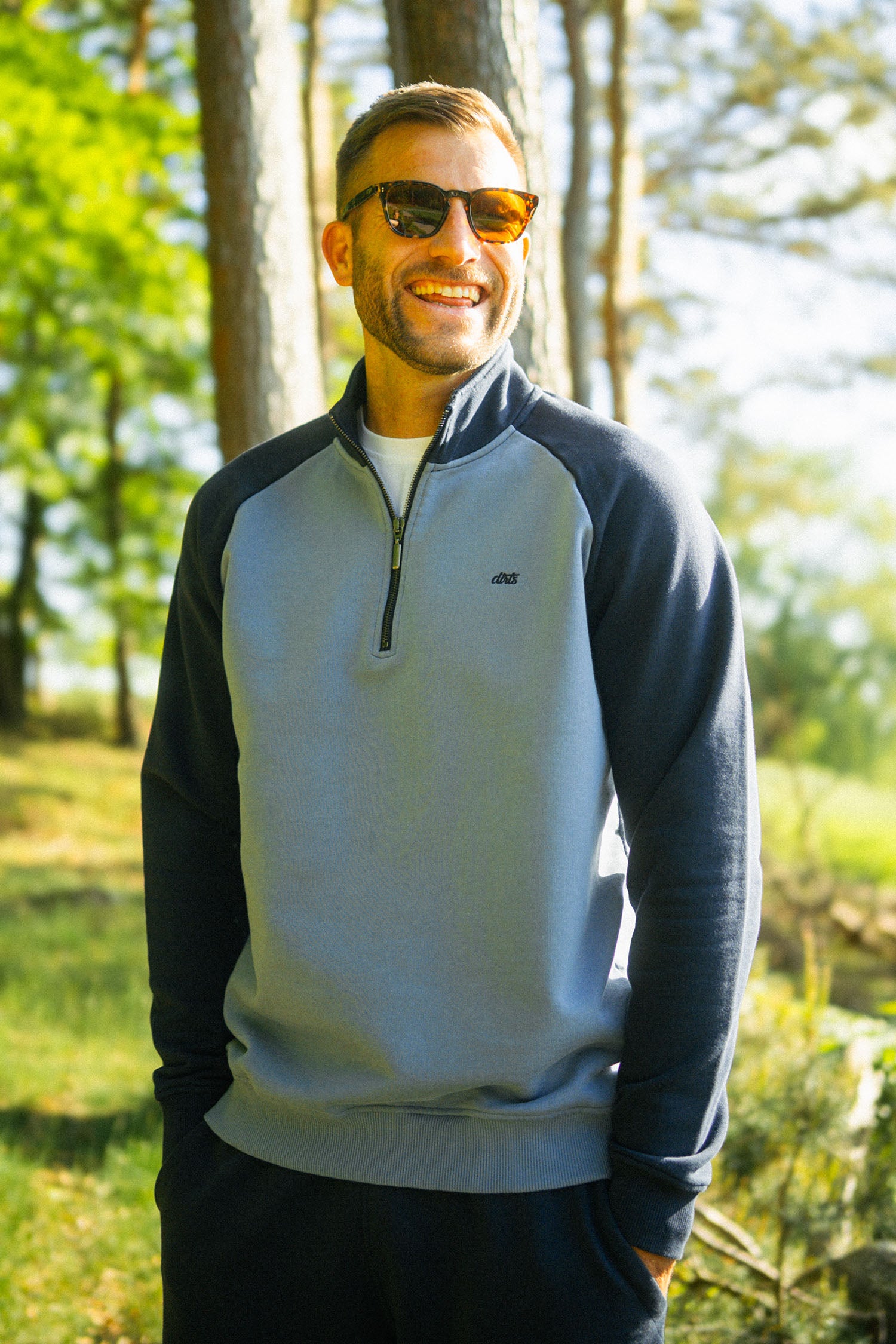 DIRTS Herren vegan Sweatshirt Quarter Zip Color Block Stormy Blue/Navy