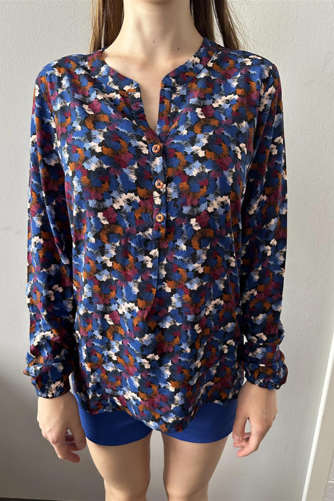 Image of UVR dames vegan Blouse Adileina Multicolor