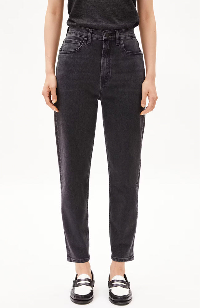 ARMEDANGELS Damen vegan Mom Jeans Mairaa Ebenholz