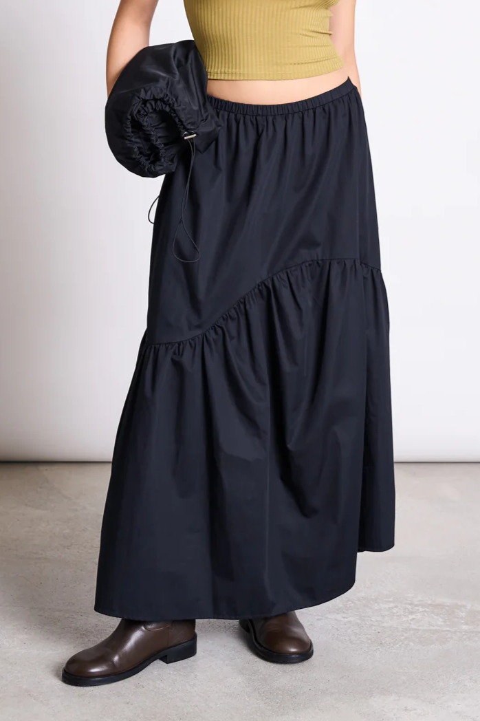 Image of JAN 'N JUNE dames vegan Maxirok Alca Zwart