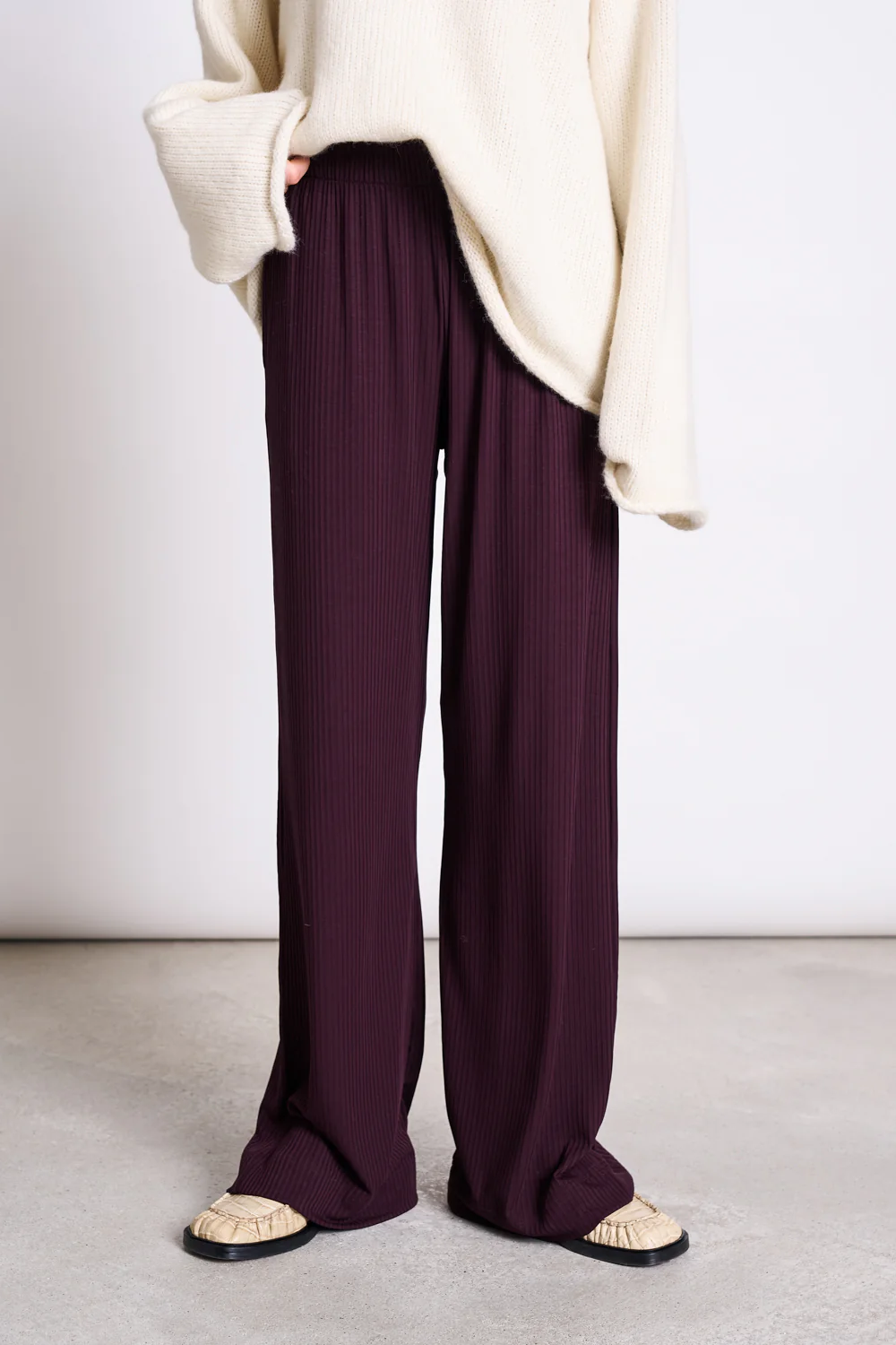 Image of JAN 'N JUNE dames vegan Broek Rib Smilla Cherry Lak