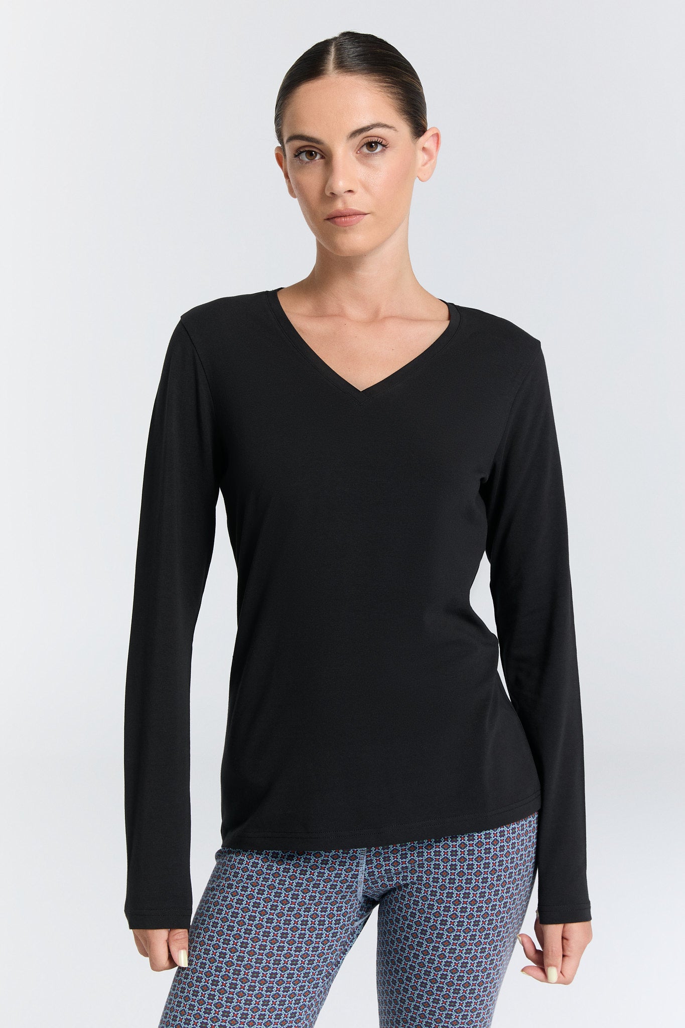 Leela Cotton womens vegan Shirt Long Sleeve V-Neck Black