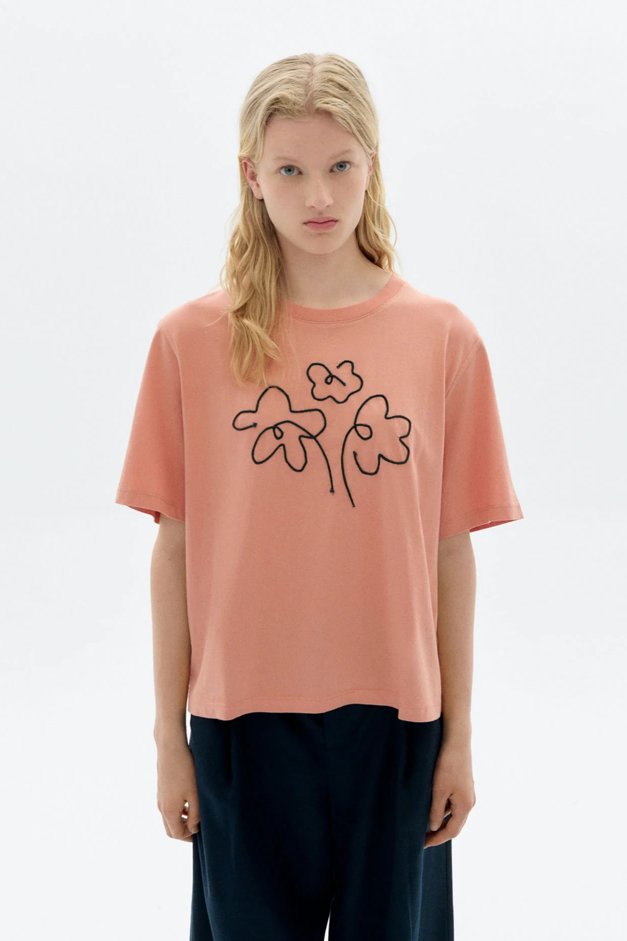 Thinking mu Damen vegan T-Shirt Lucia Handbestickte Blume Rosa