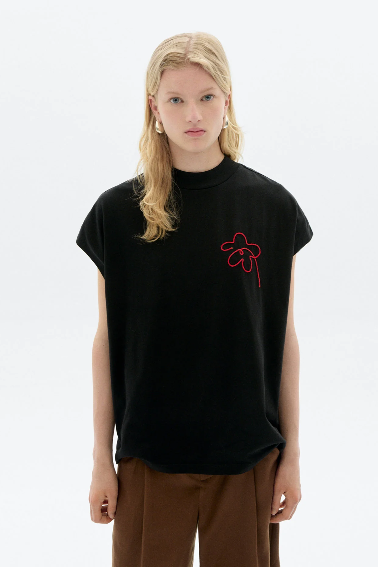Thinking mu Damen vegan T-Shirt Volta Handbestickte Blume Schwarz