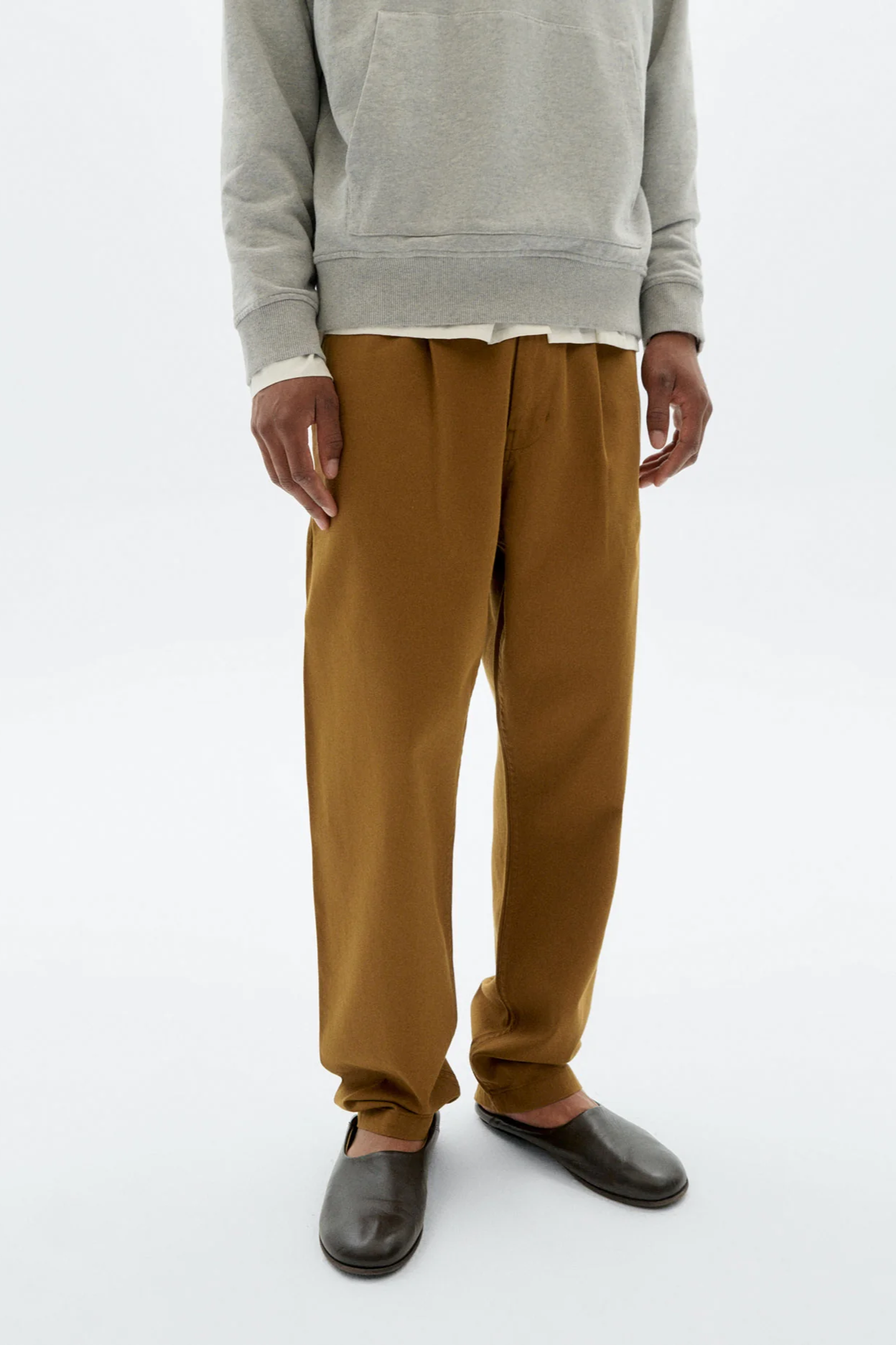 Thinking MU men vegan Pants Relaxed Pleated Wotan Brown