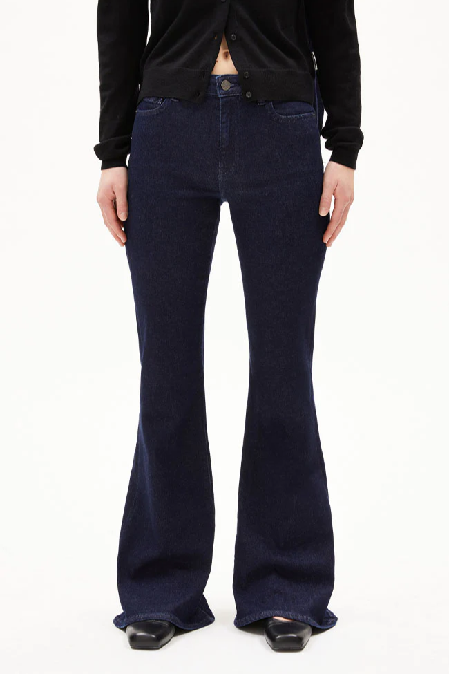 ARMEDANGELS Damen vegan Jeans Flared Anamaa Maggiore Navy