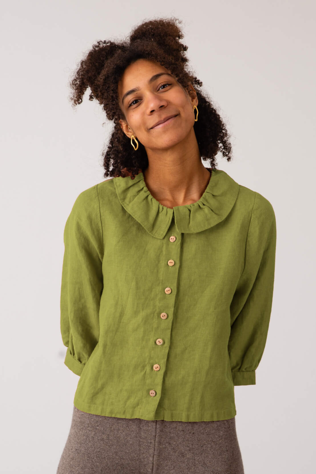Image of MATONA dames vegan Blouse Met Geplooide Kraag, Kardemomgroen