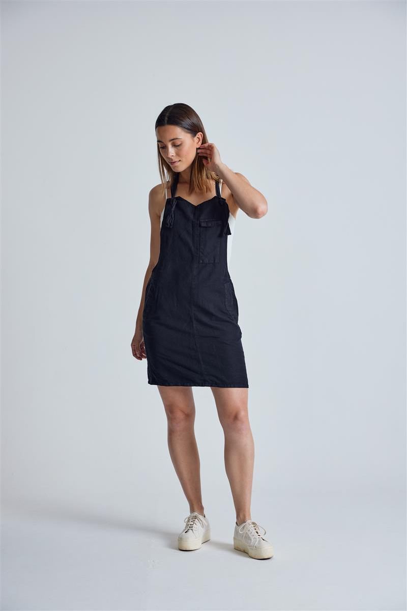 Flax and Loom Damen vegan Kleid Latzhose Peggy Schwarz