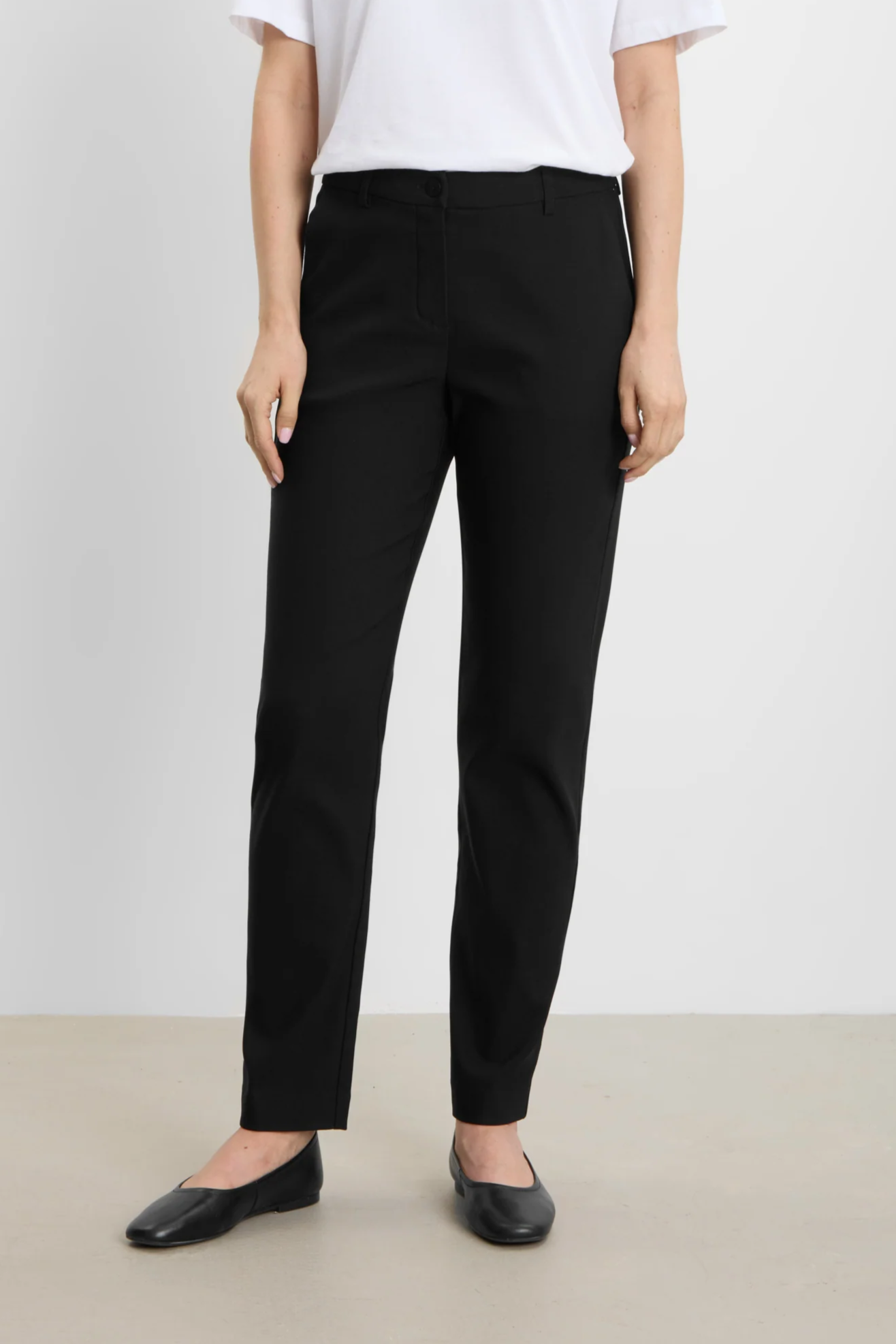 Image of LAURIE dames vegan Broek Julia Regular Korte Lengte Zwart