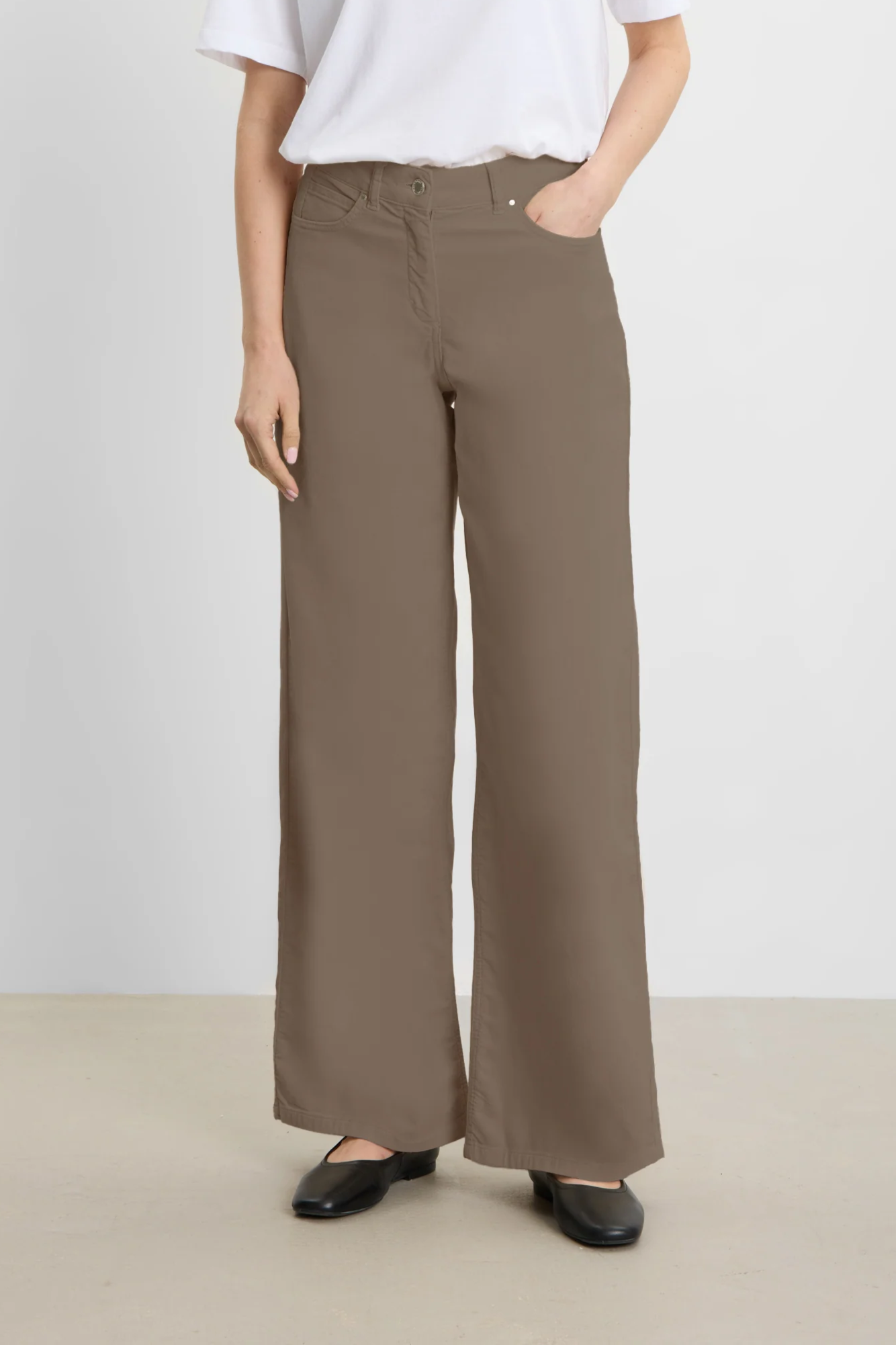 Image of LAURIE dames vegan Broek Corduroy Carol Loose Sika Lichtbruin