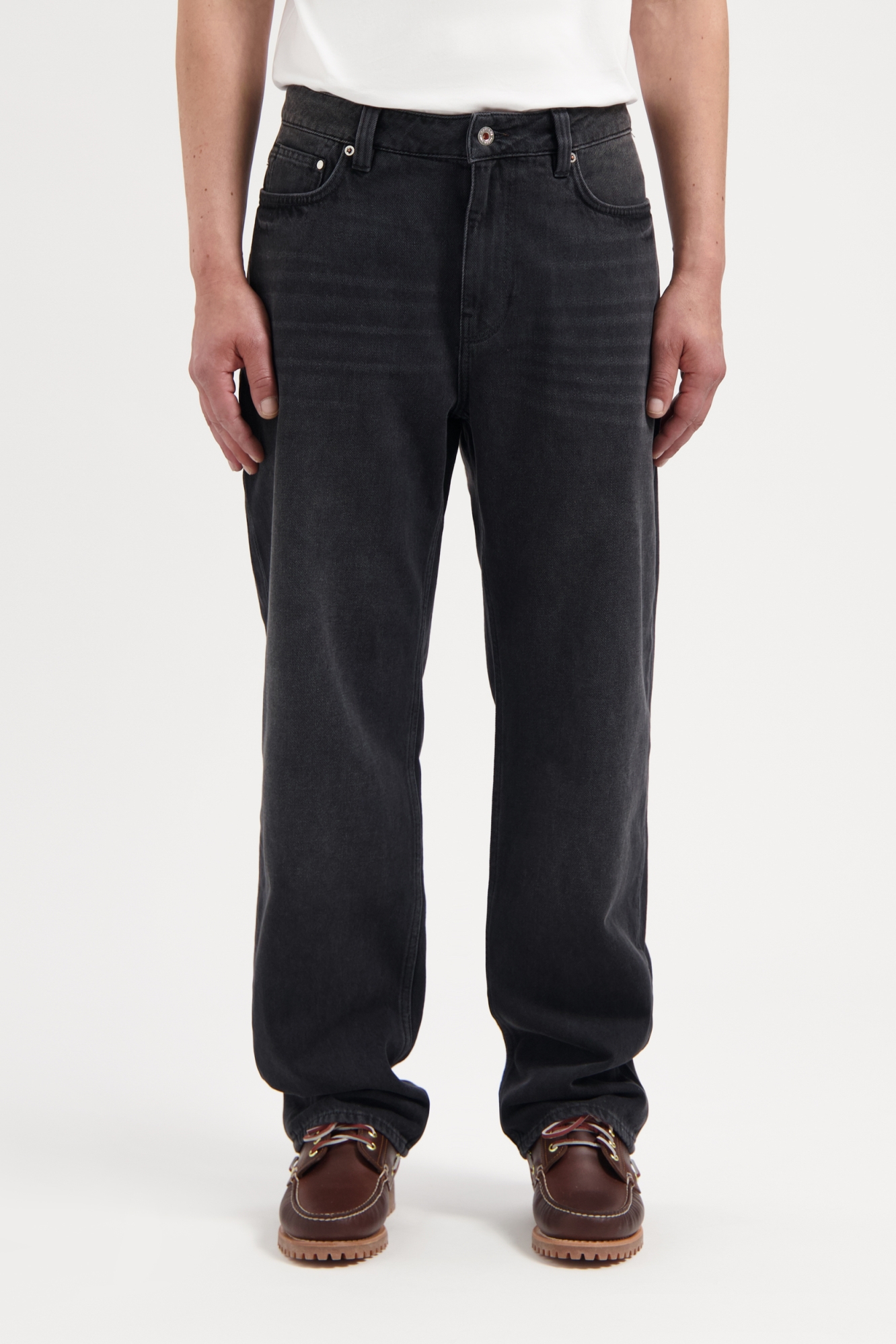 Kuyichi Herren vegan Jeans Loose Larry Smoky Noir