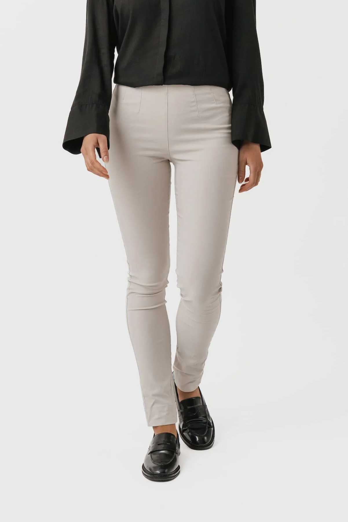 LAURIE Damen vegan Hose Vicky Slim Mittellang Grau Sand