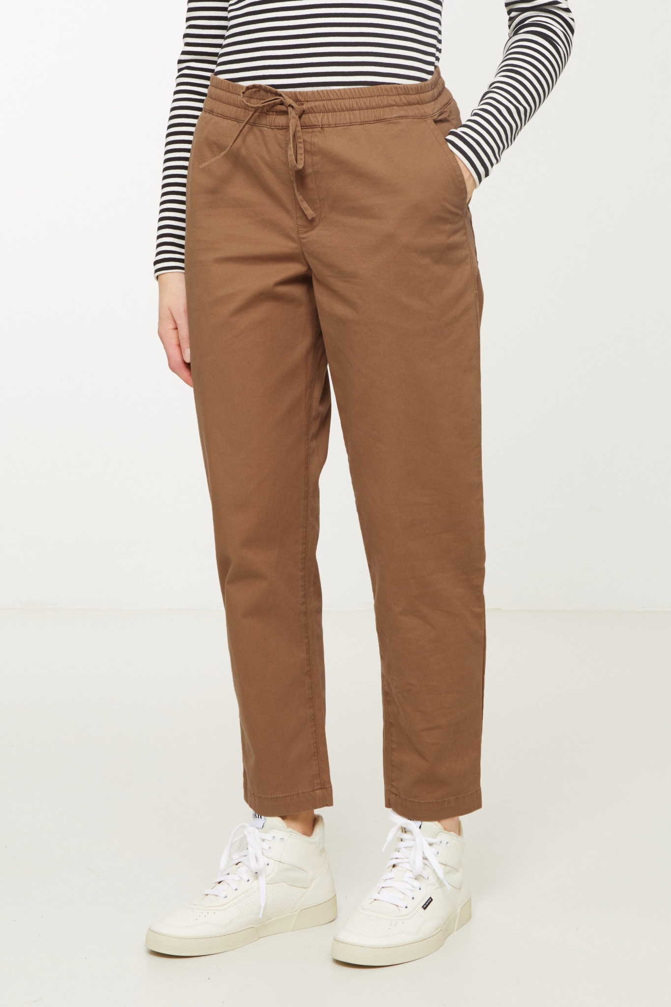 Recolution Damen vegan Jogginghose Chino Kale Braun