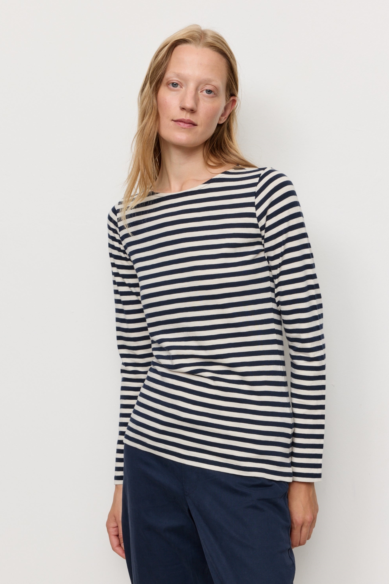 108409 - Recolution Damen vegan Longsleeve Iris Stripes Dunkelblau