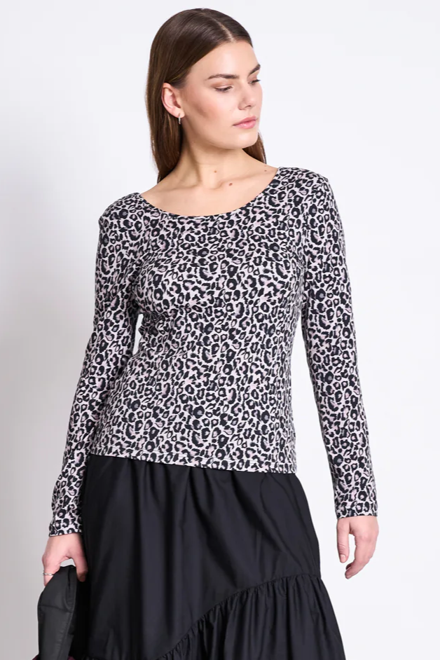 Image of JAN 'N JUNE dames vegan Ballerina Met Lange Mouwen En Leon Leo-Print