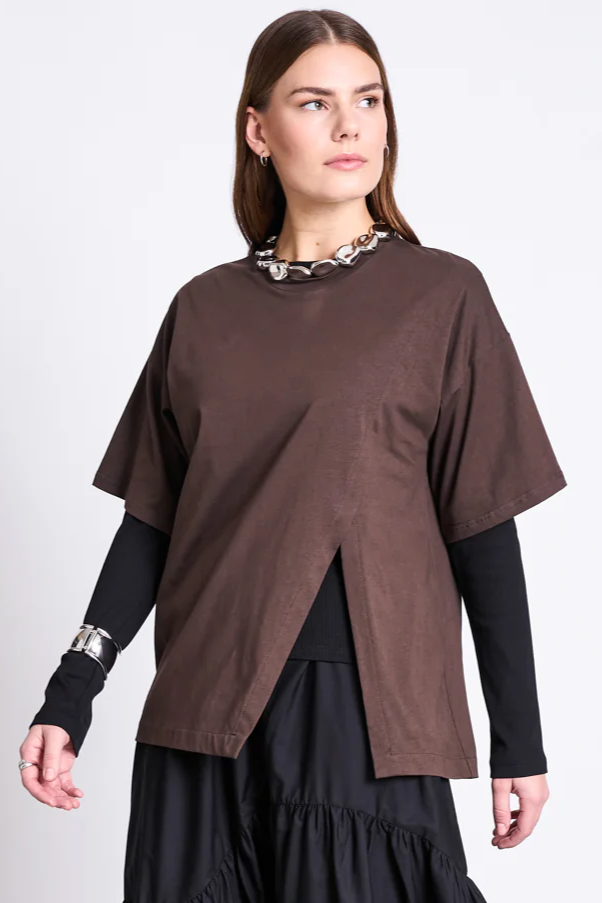 110006 - JAN N JUNE Damen vegan T-Shirt Schlitz Nadil Schlammbraun