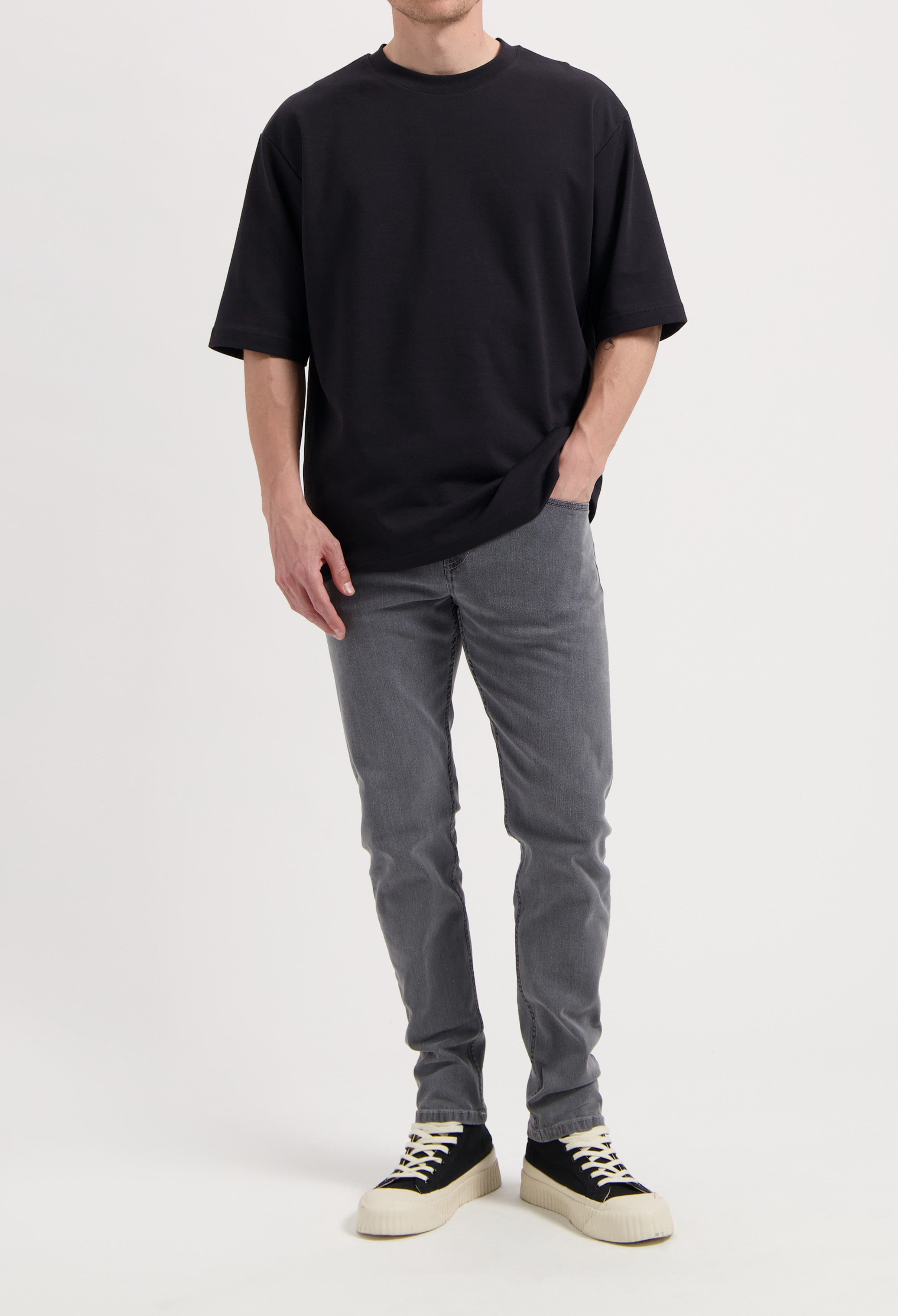 MUD Jeans Herren vegan Jeans Mid Slim Rick Hellgrau