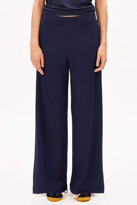 Image of ARMEDANGELS dames vegan Broek Himaari Getint Marineblauw