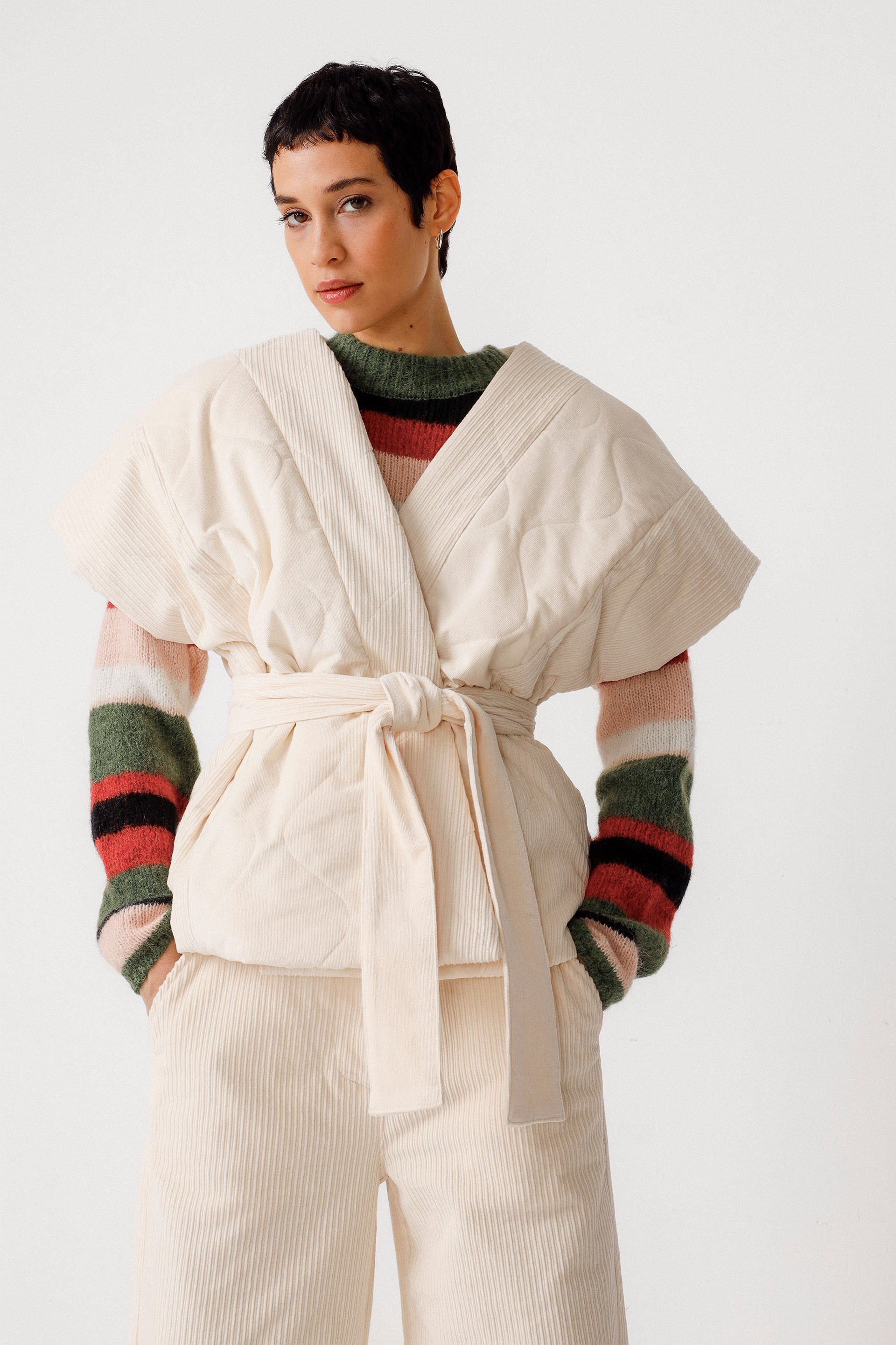 111676 - Damen vegan Weste Garoa Beige