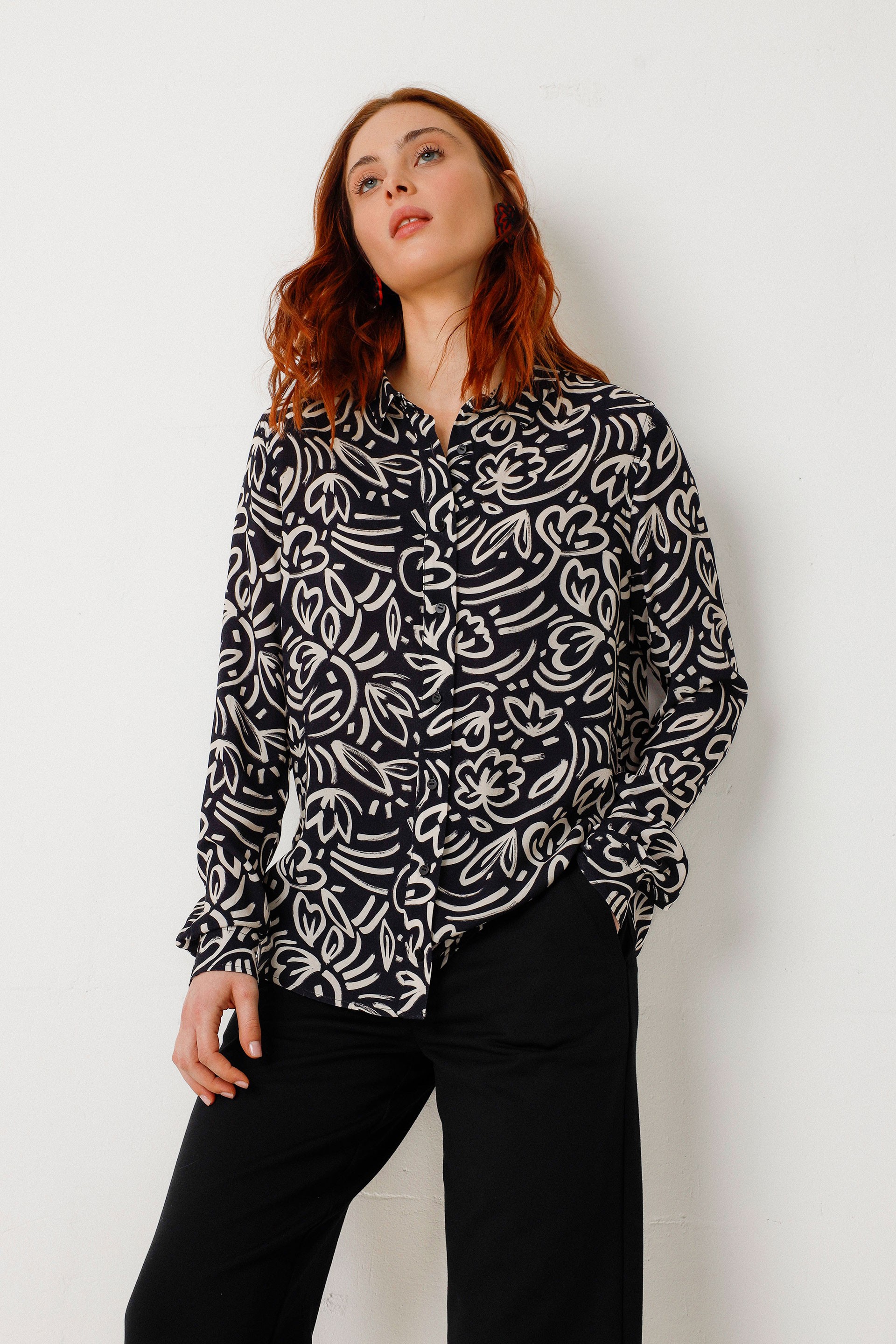 Image of SKFK dames vegan Shirt Asune Zwart/Wit
