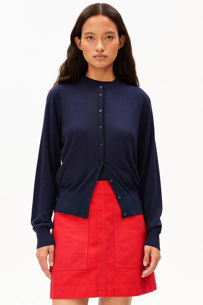 Image of ARMEDANGELS dames vegan Fijngebreid Vest In Een Donkerblauwe Tint.