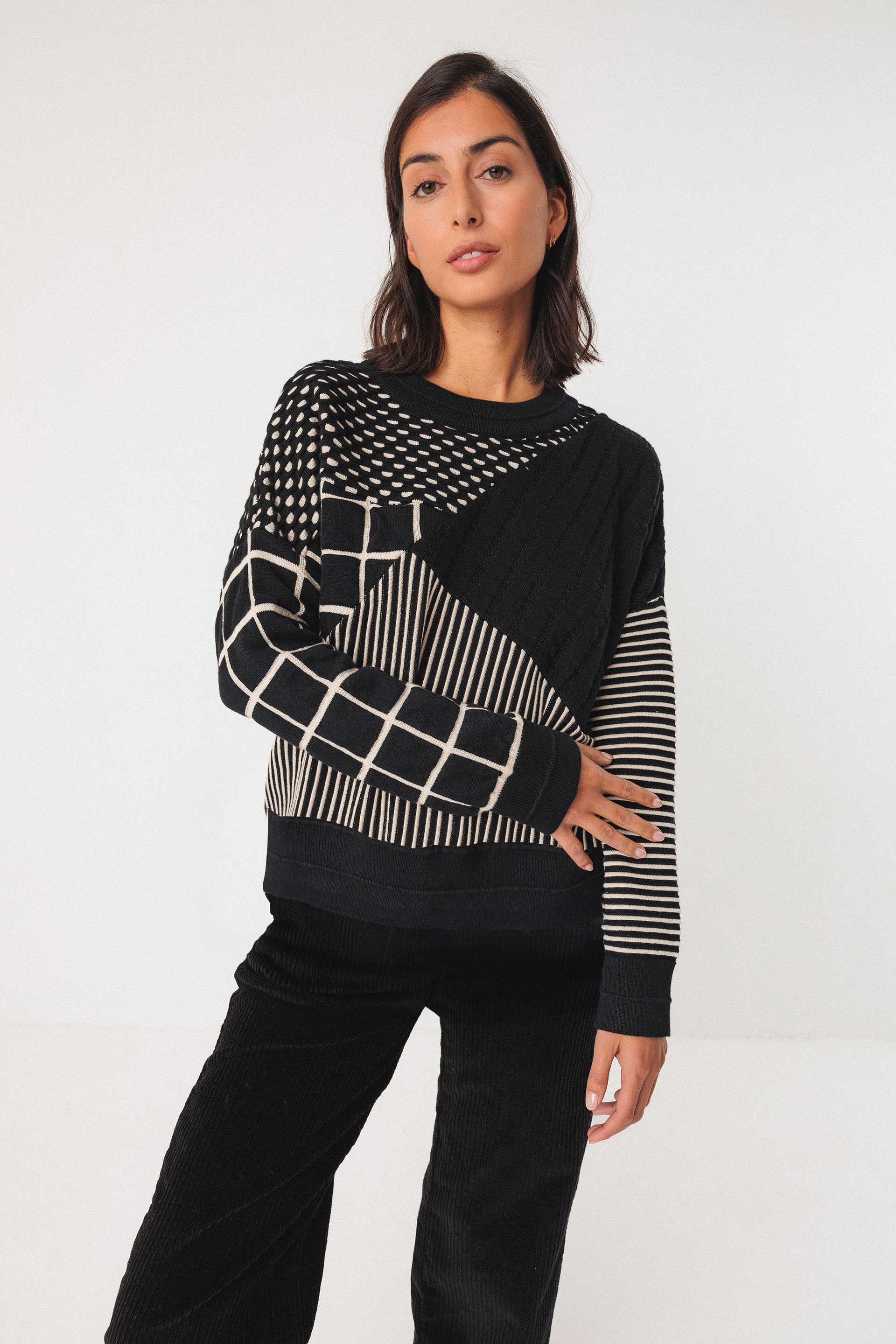 Image of SKFK dames vegan Trui Ismene Zwart/Wit