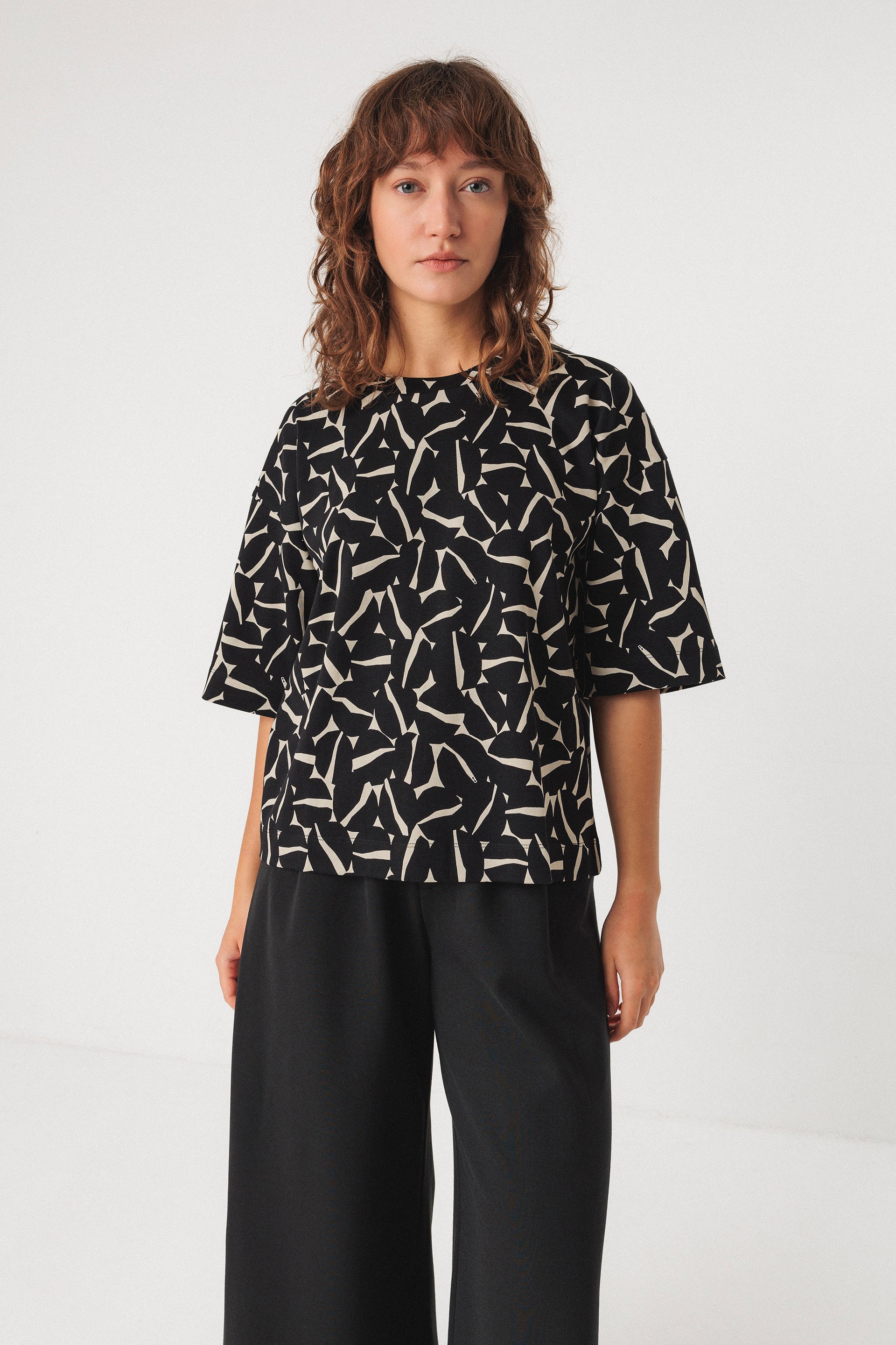 Image of SKFK dames vegan T-Shirt Lariz Zwart/Wit