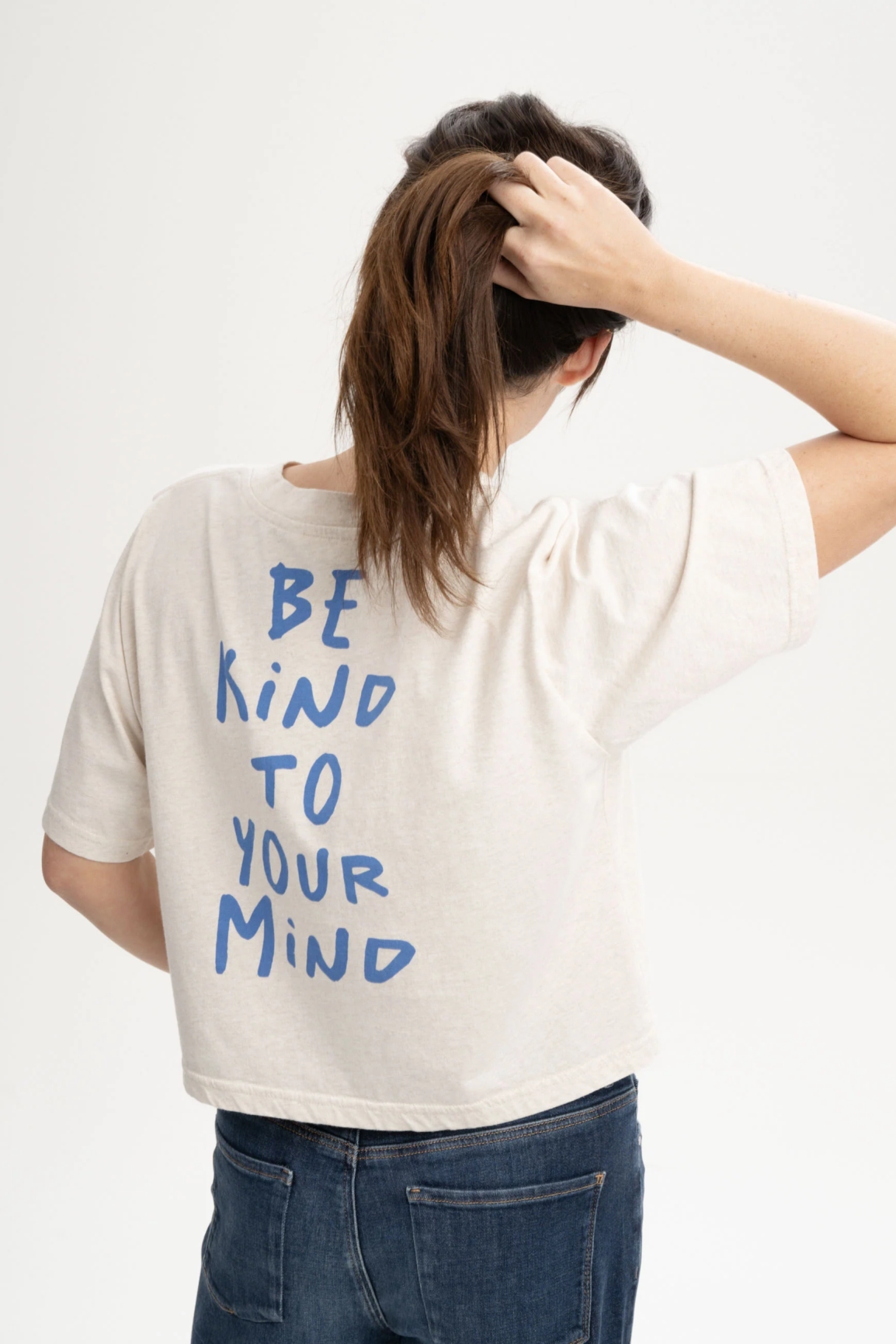 MELA womens vegan T-Shirt Cropped Desna Print Be Kind Cream Blend
