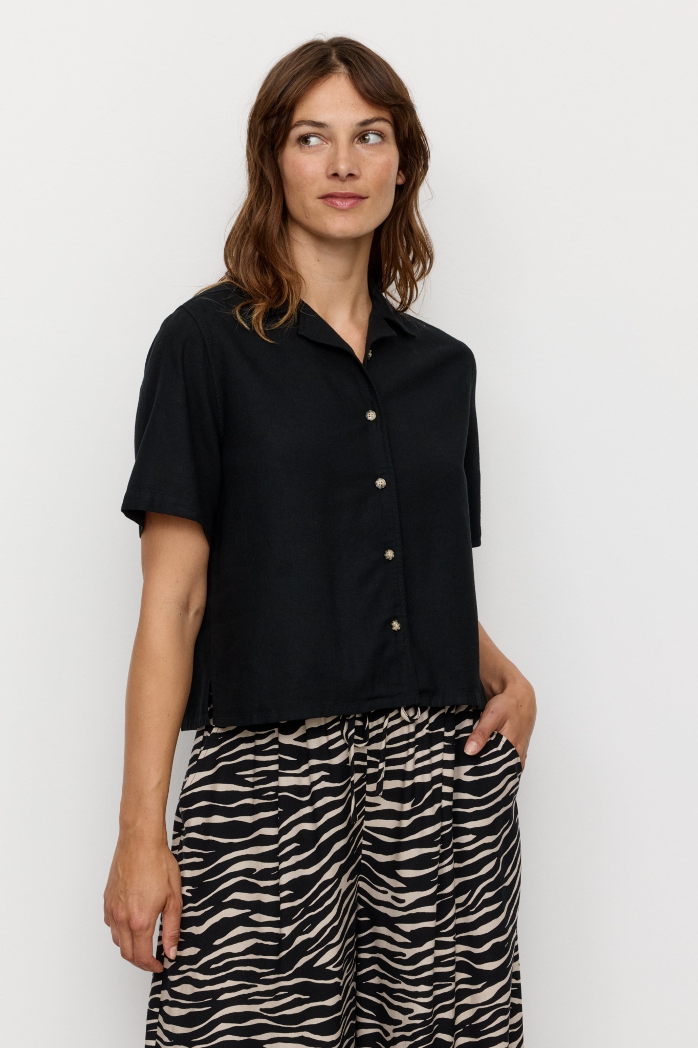 Recolution Damen vegan Hemd Kamelie Schwarz