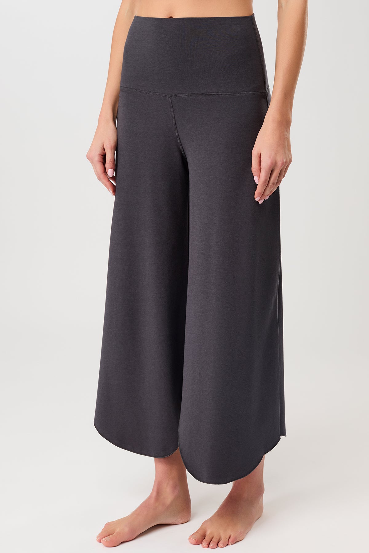 113632 - MANDALA Damen vegan Hose Tulpe Onyx