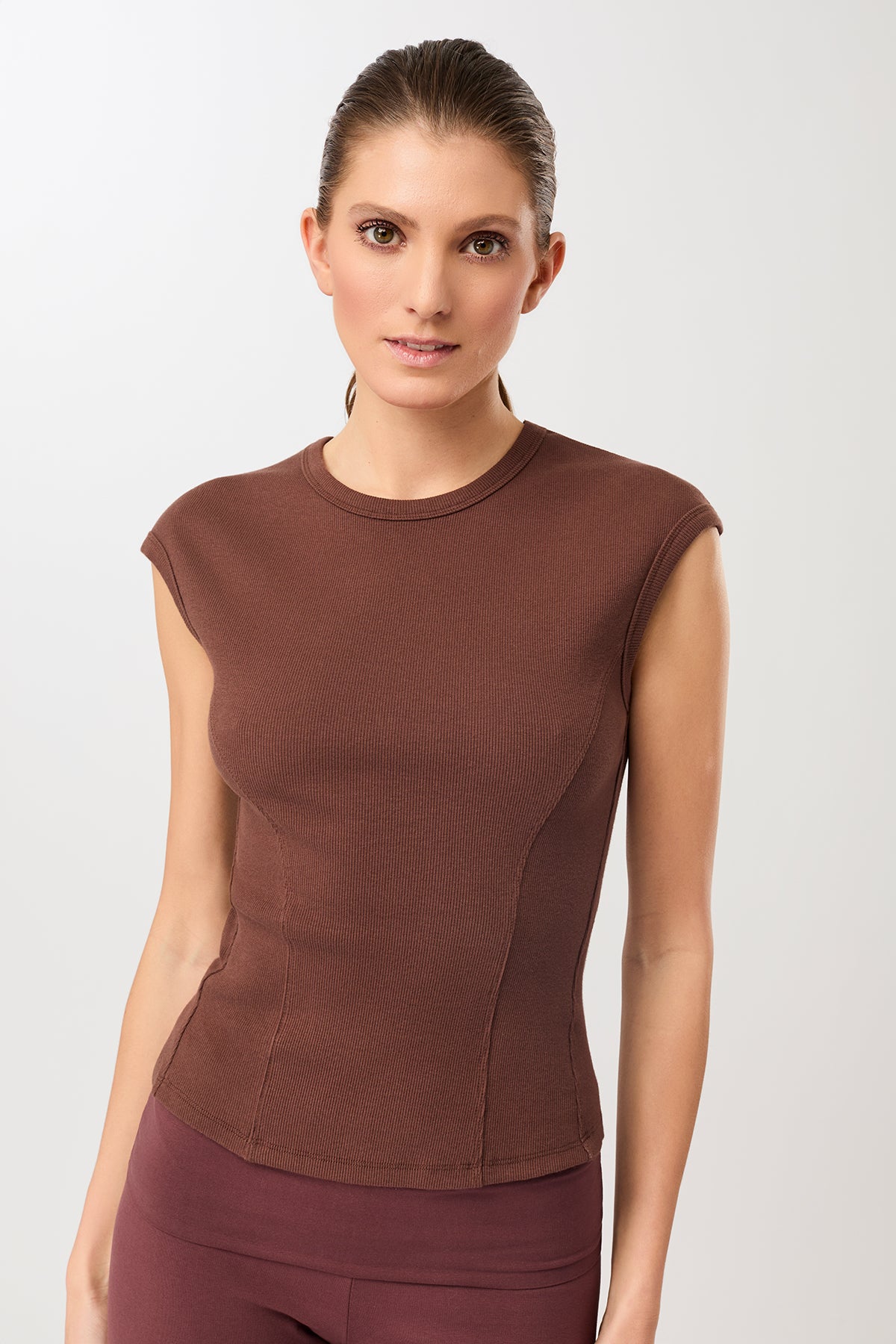 Image of MANDALA dames vegan Top Ribbed Sport Oak