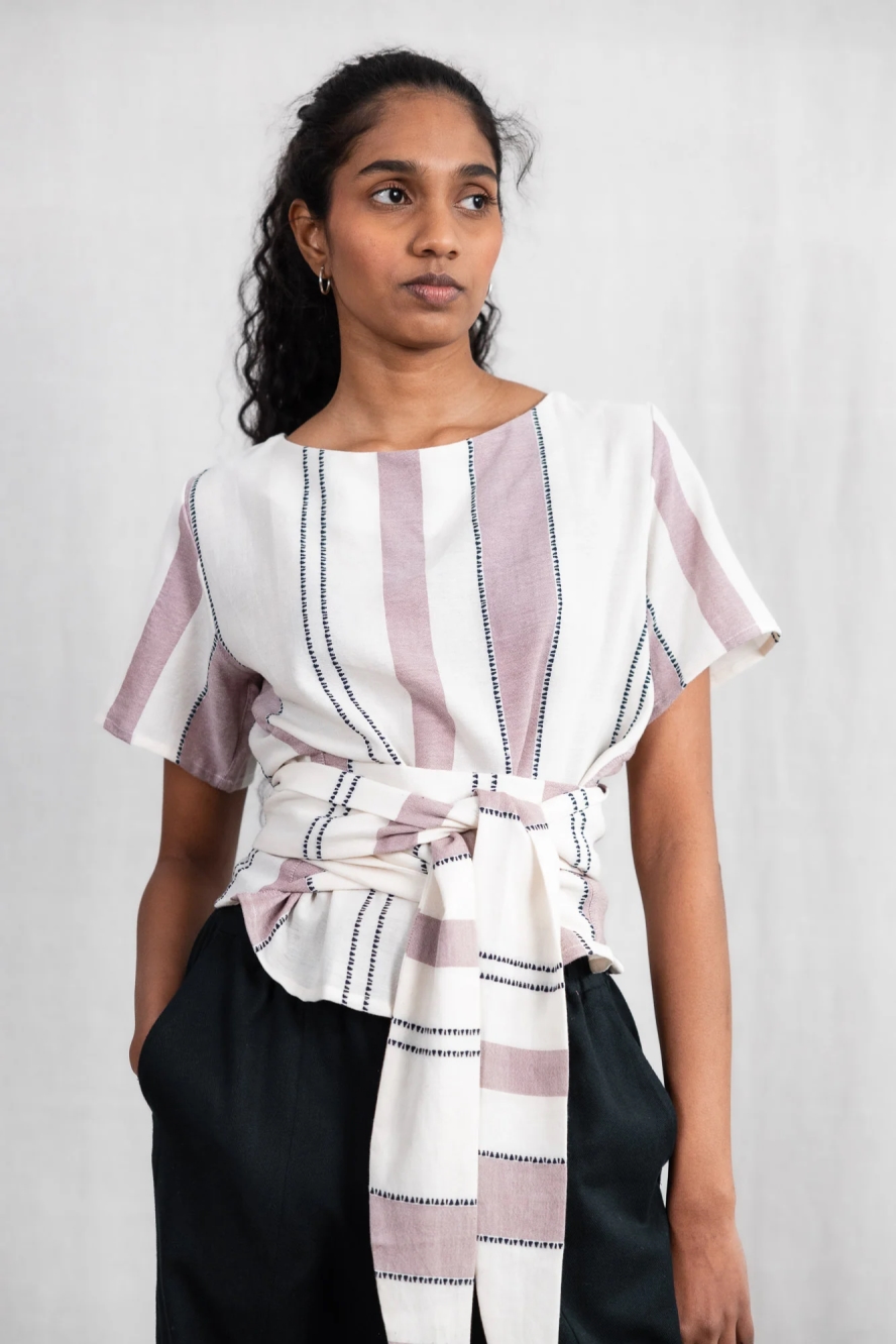 Image of Jyoti Fair Works dames vegan Wikkelblouse Met Amarantkleurig Weefpatroon In Oudroze