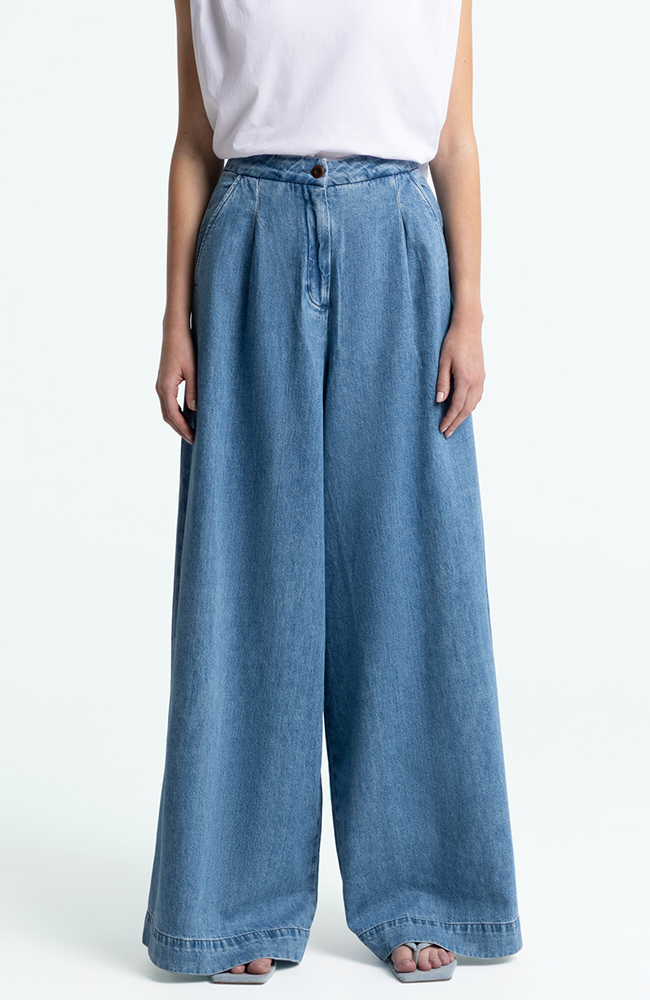 Image of Kings of Indigo dames vegan Jeans Elsa Hopcete Electric Clean Blue