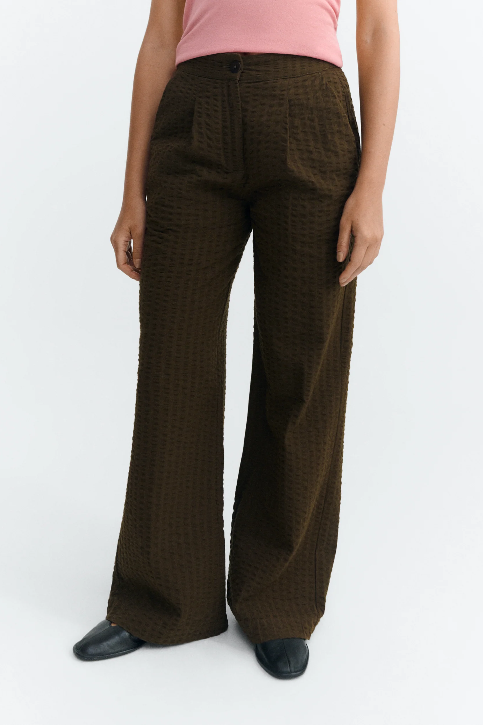 Image of Thinking MU dames vegan Broek Met Wijde Pijpen, Seersucker, Manolita Bruin