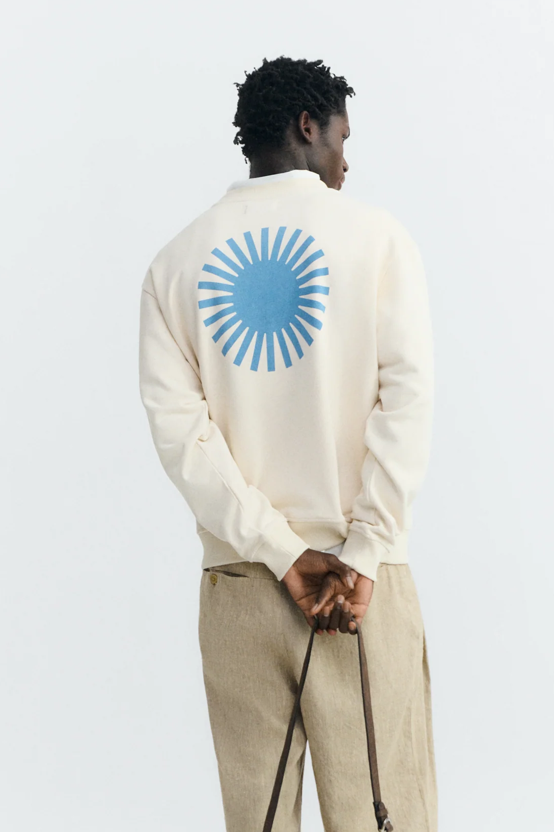 Image of Thinking MU mannen vegan Sweatshirt Leon Blue Sun Back Raw Cream