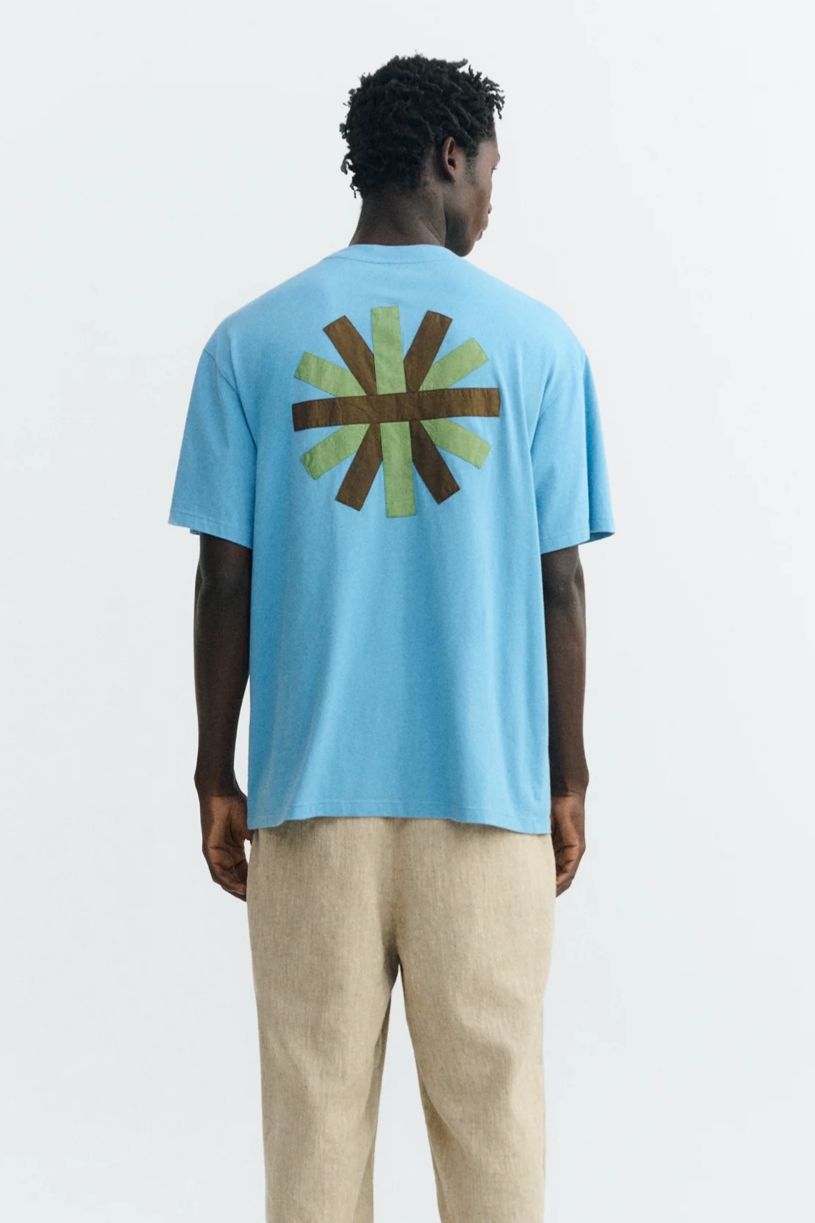Image of Thinking MU mannen vegan T-Shirt Aaron Met Zonnepatch Op De Rug, Blauw