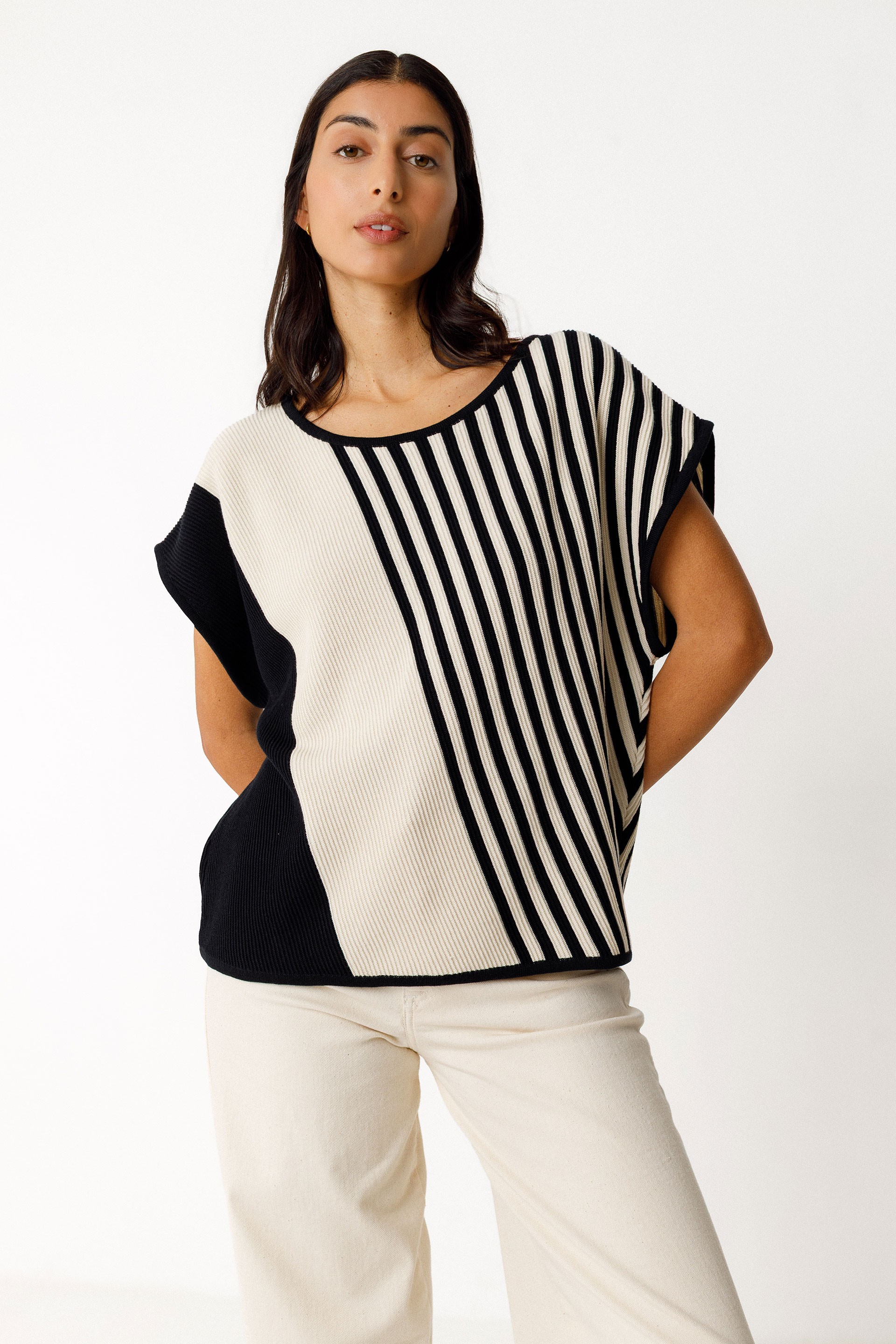 Image of SKFK dames vegan T-Shirt Ainhoa Zwart/Beige