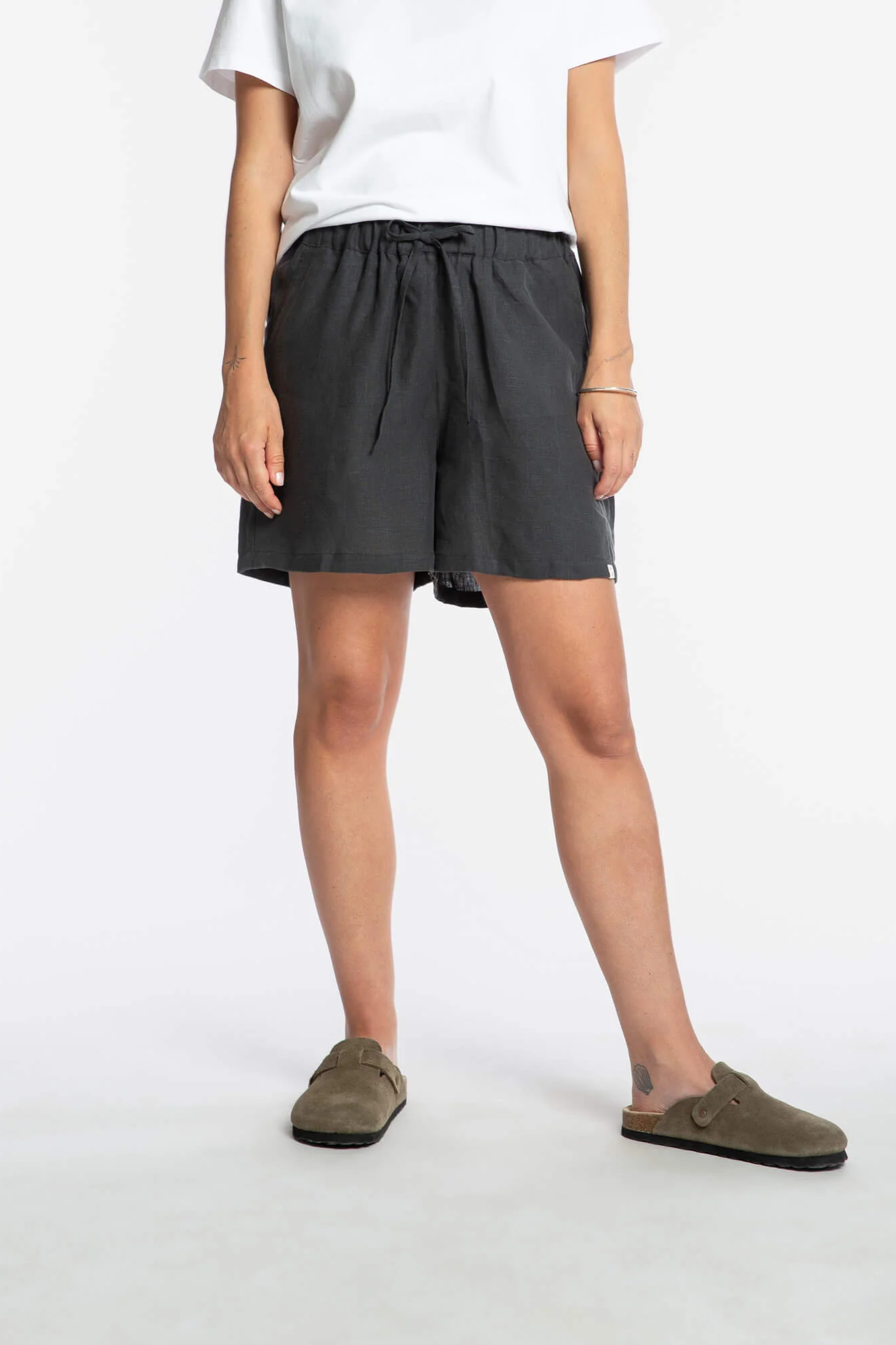 Image of MATONA dames vegan Eenvoudige Zwarte Shorts