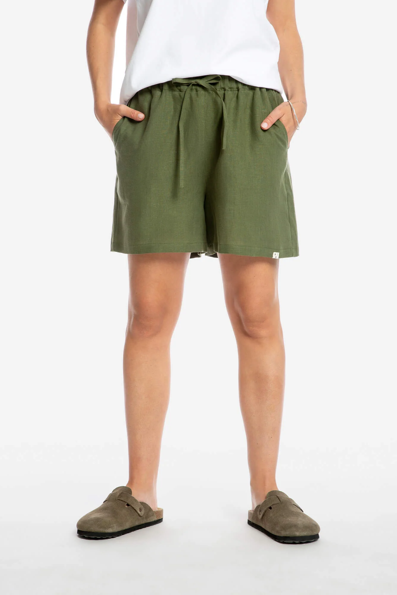 Image of MATONA dames vegan Eenvoudige Olijfkleurige Korte Broek