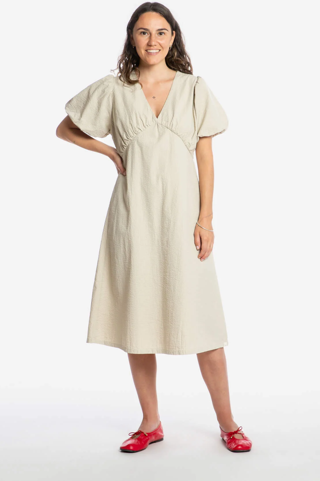 Image of MATONA dames vegan Jurk Met V-Hals In Zandkleur
