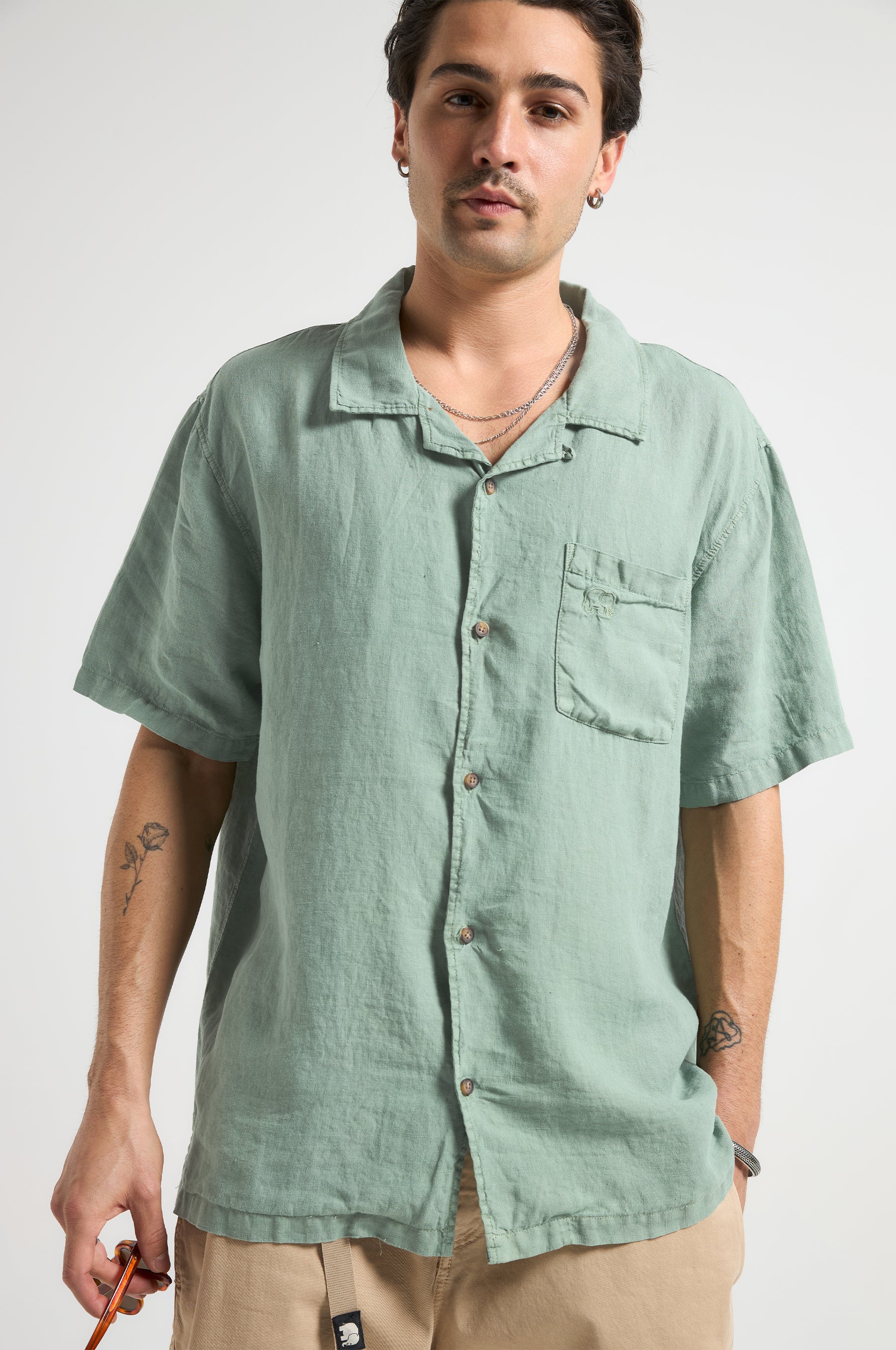 Image of Trendsplant mannen vegan Overhemdpet Negret S/S Camp Olive Shade