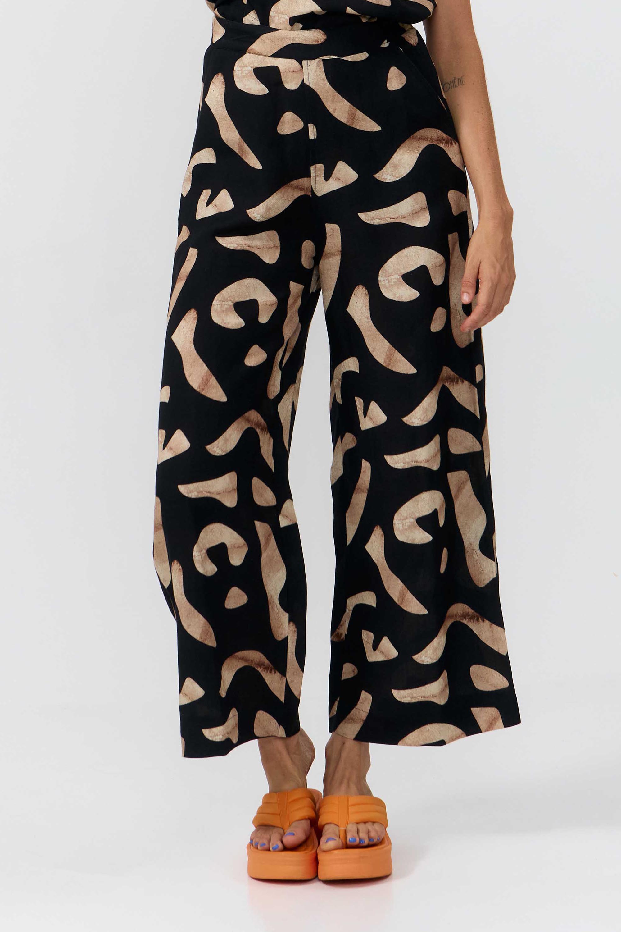 Image of SUITE13LAB dames vegan Broek Hatta Print Stones Zwart